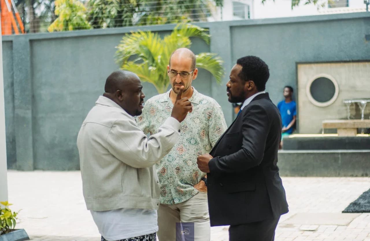 Conversation in the courtyard